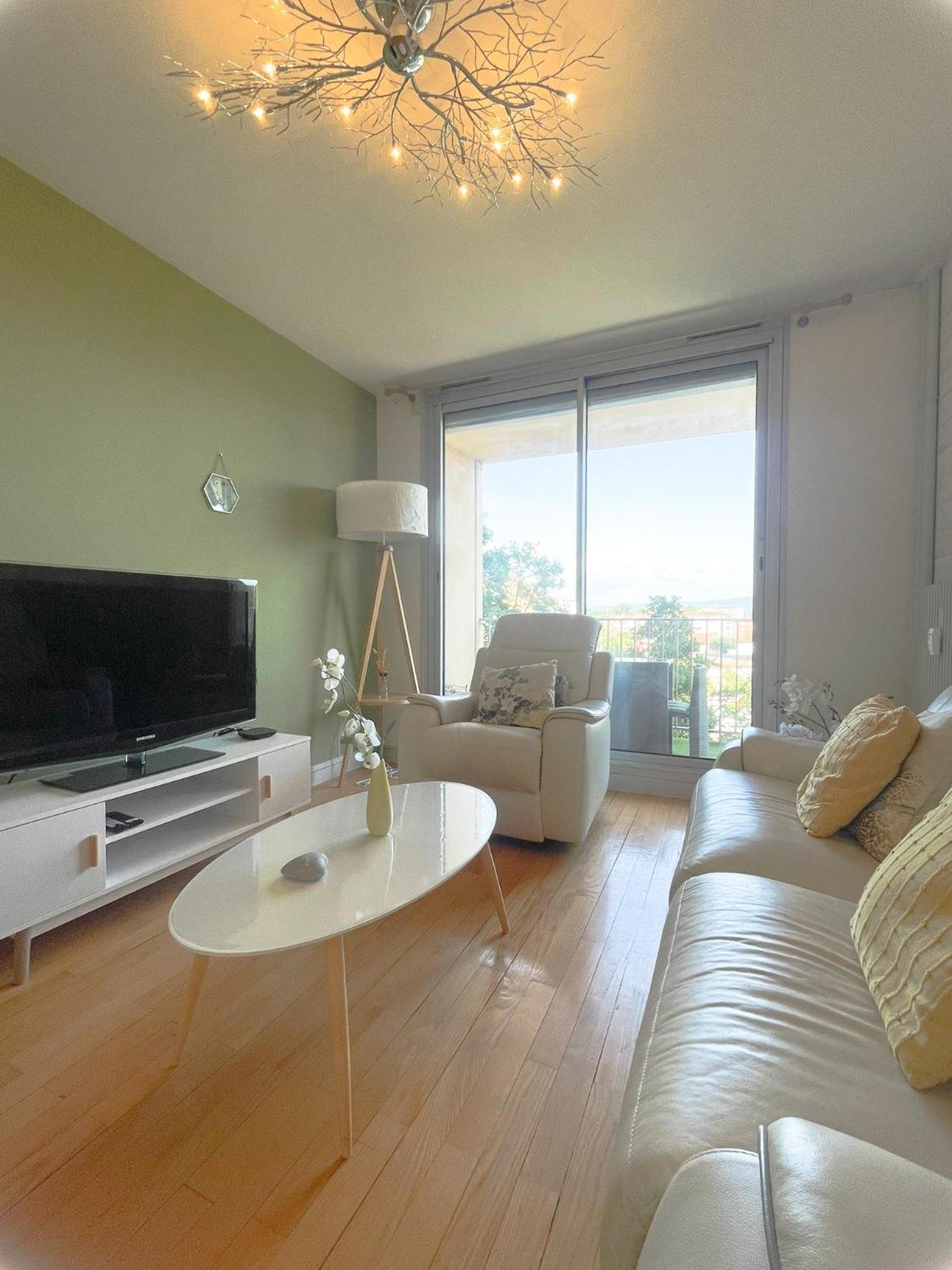 Appartement Spacieux Avec Balcon Bourg-en-Bresse Esterno foto