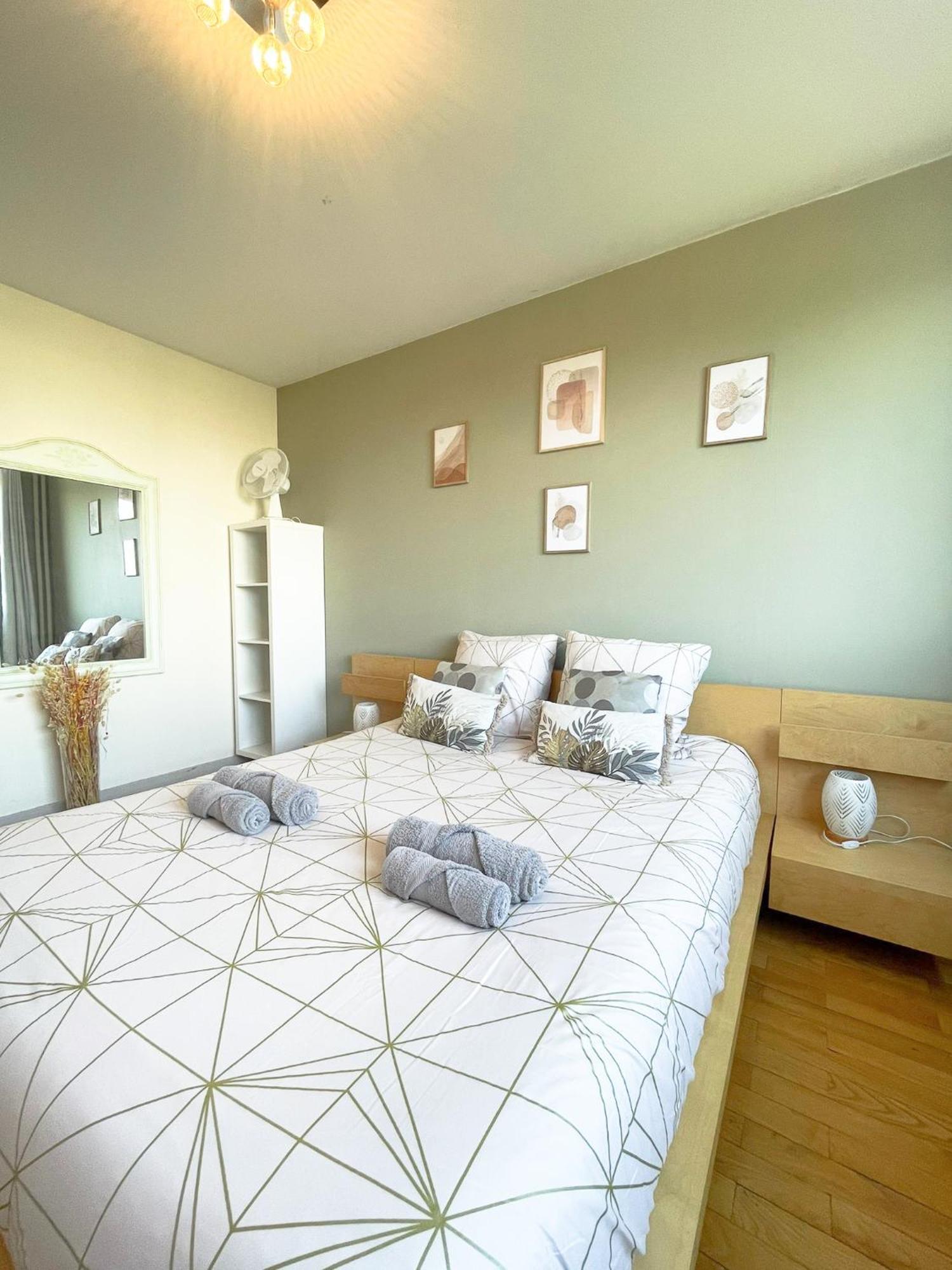 Appartement Spacieux Avec Balcon Bourg-en-Bresse Esterno foto